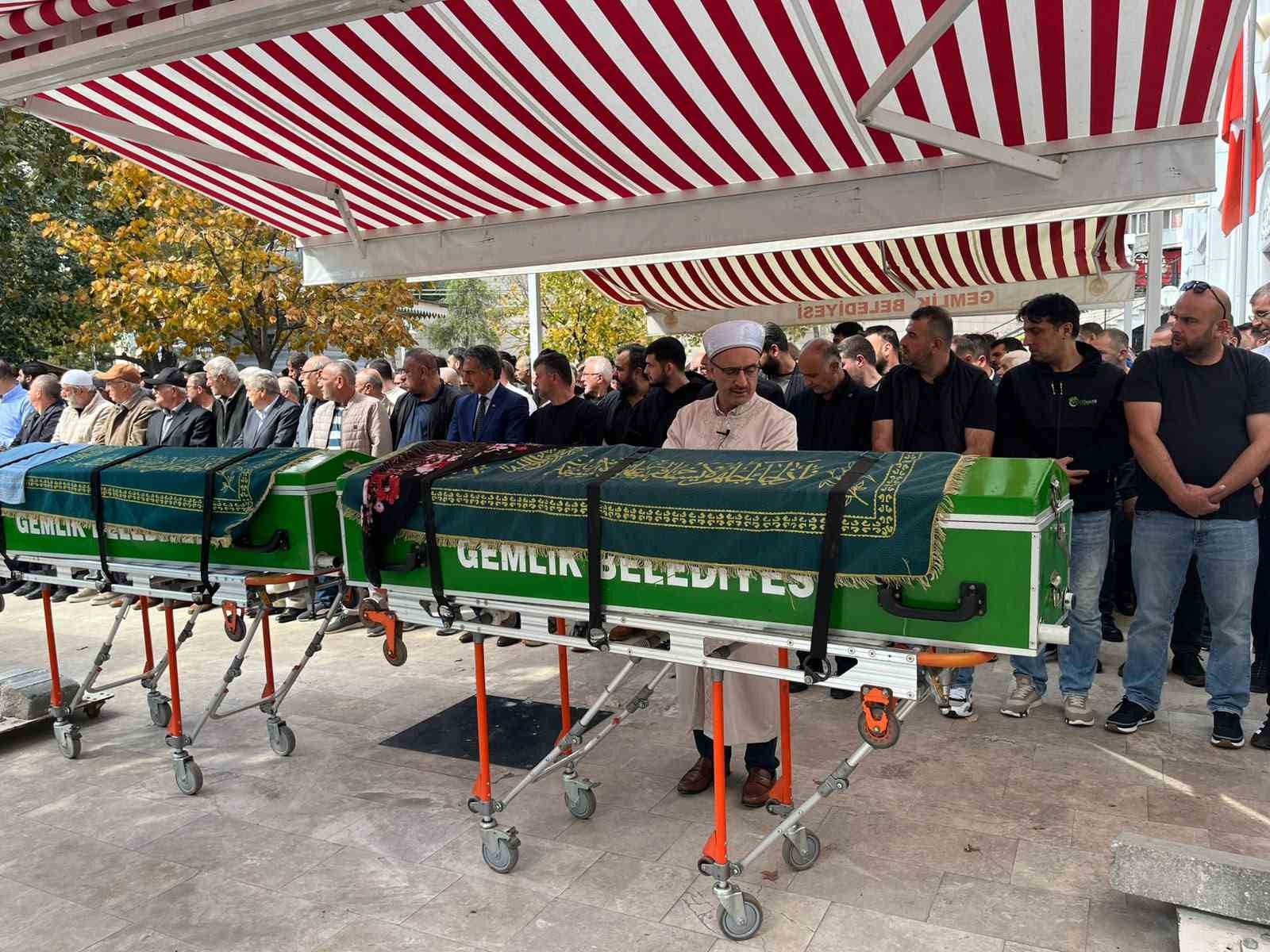 Gemlik’te cinayet kurbanı çift toprağa verildi