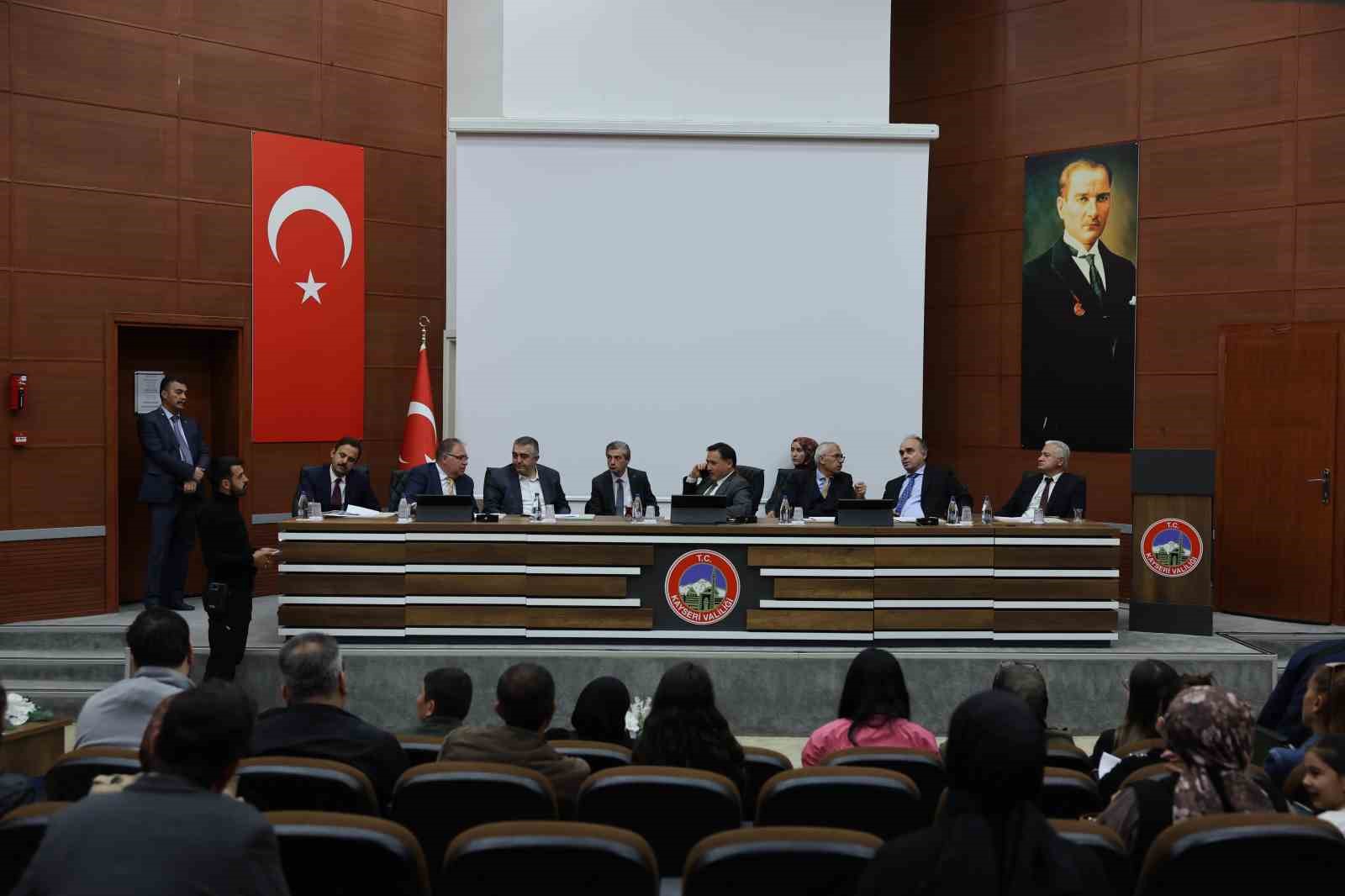 Vali Çiçek, vatandaşların talep ve önerilerini dinledi