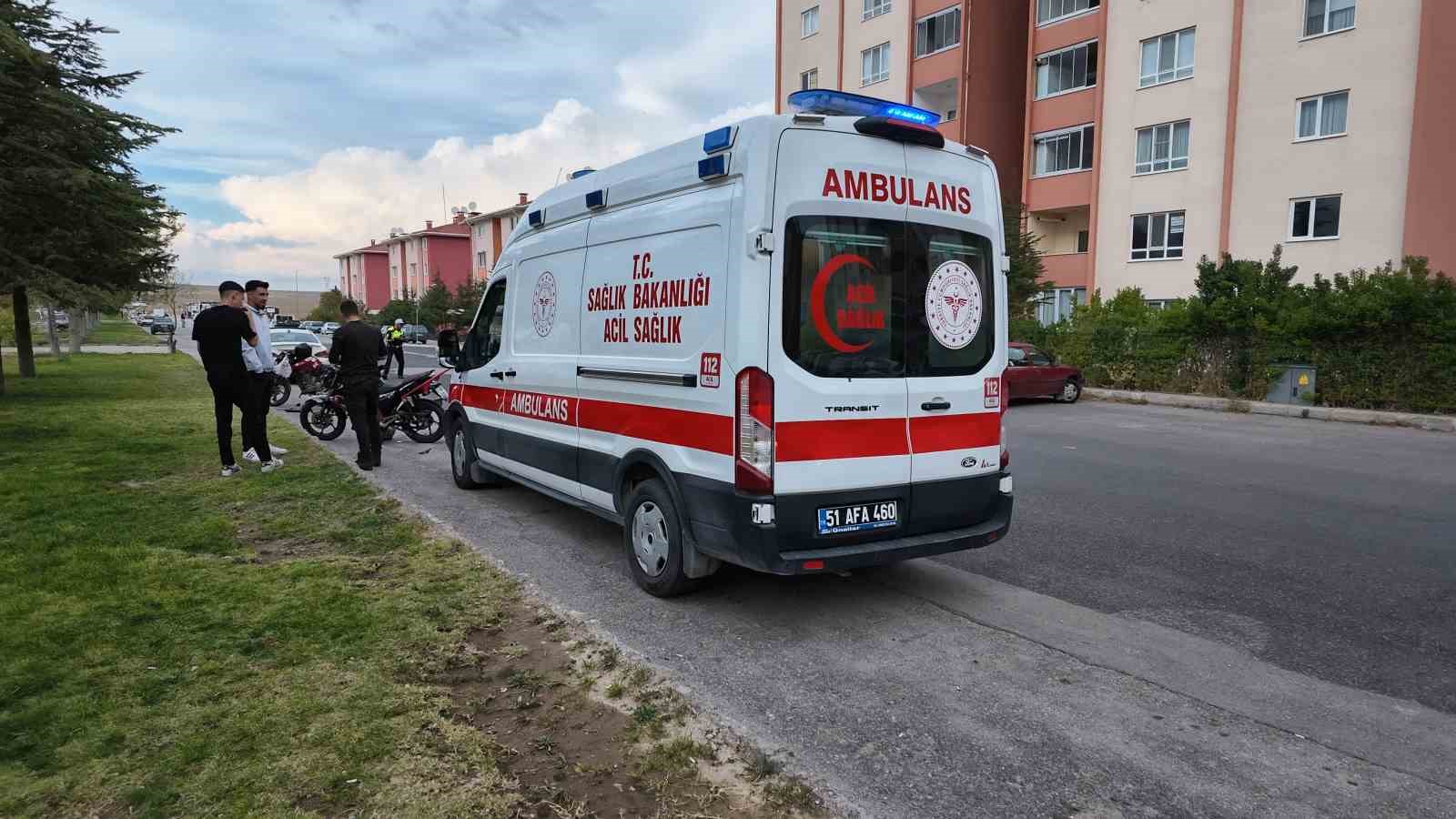 Niğde’de motosikletler kafa kafaya çarpıştı: 2 yaralı