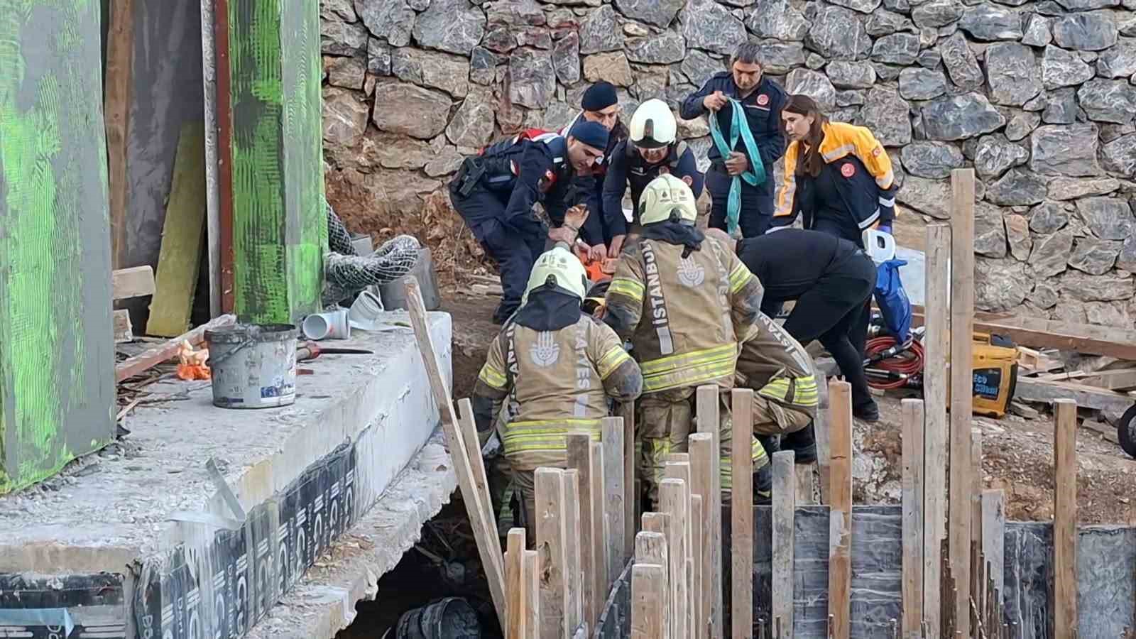 Çekmeköy’de inşaat işçisi toprak altında kaldı: 1 yaralı