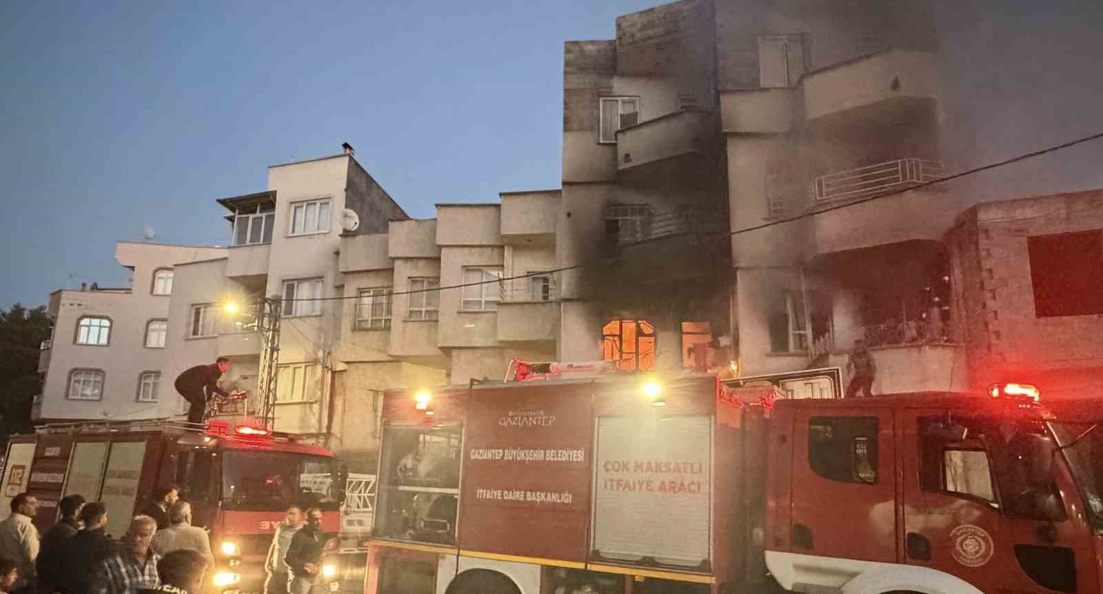 Gaziantep’te korkutan ev yangını: 1 yaralı