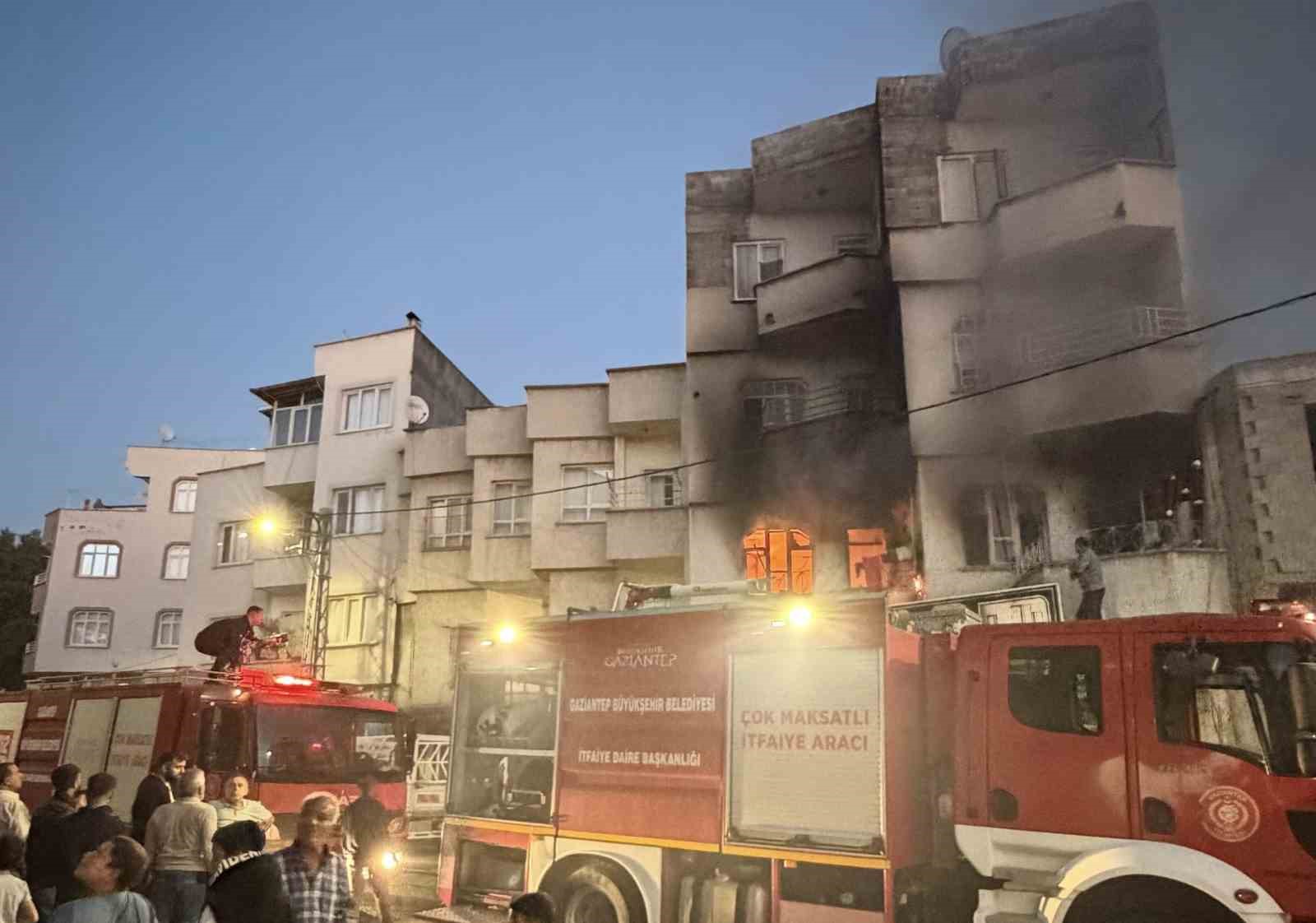 Gaziantep’te korkutan ev yangını: 1 yaralı