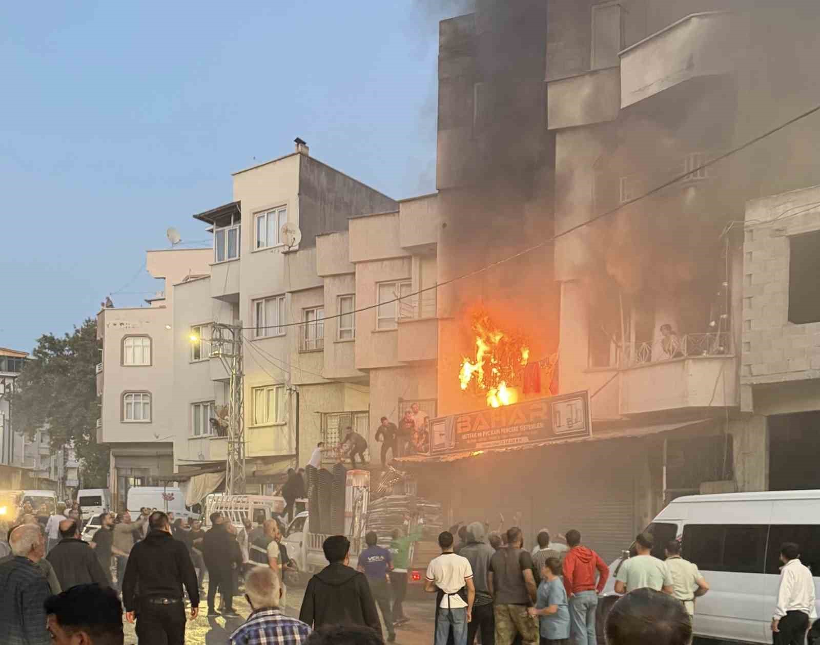 Gaziantep’te korkutan ev yangını: 1 yaralı