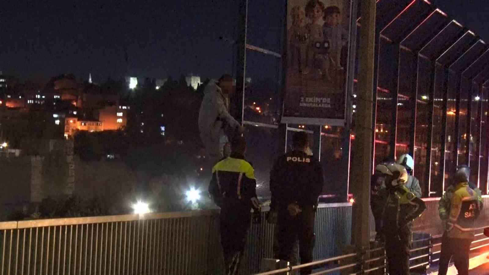 Haliç Köprüsü’nde intihar girişiminde bulunan şahıs 2 saat sonra ikna edildi