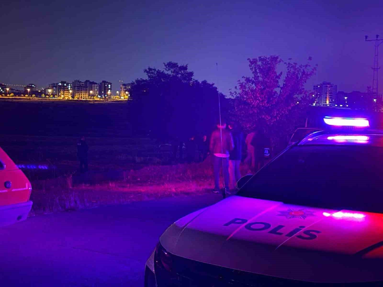 Ağaçta asılı halde ölü bulundu