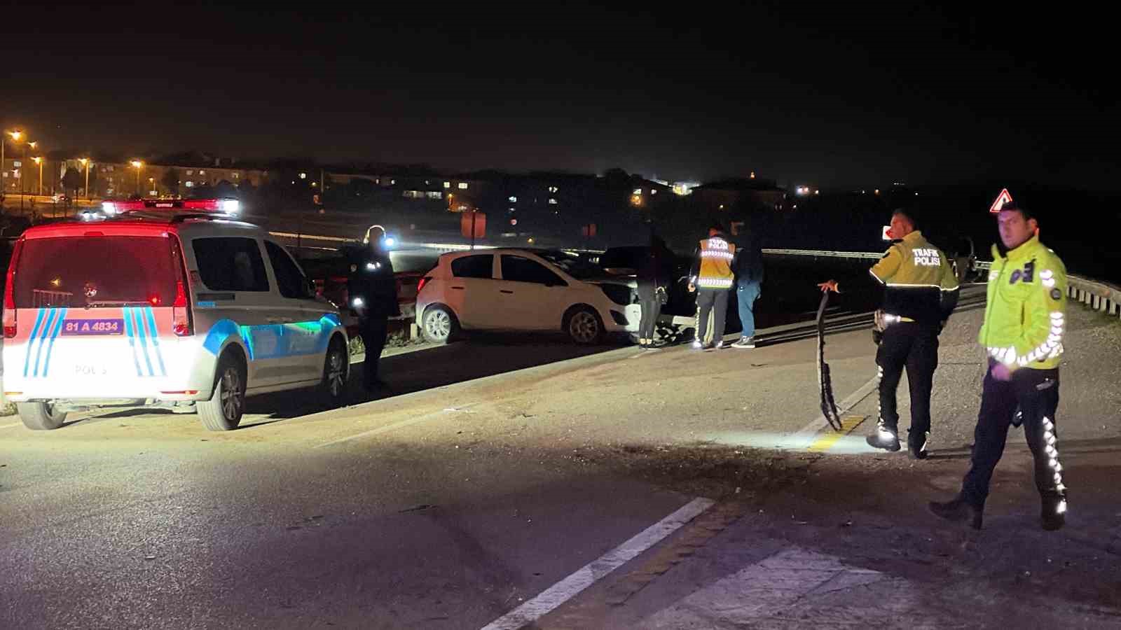 Otomobil bariyerlere çarparak savruldu: 1 yaralı