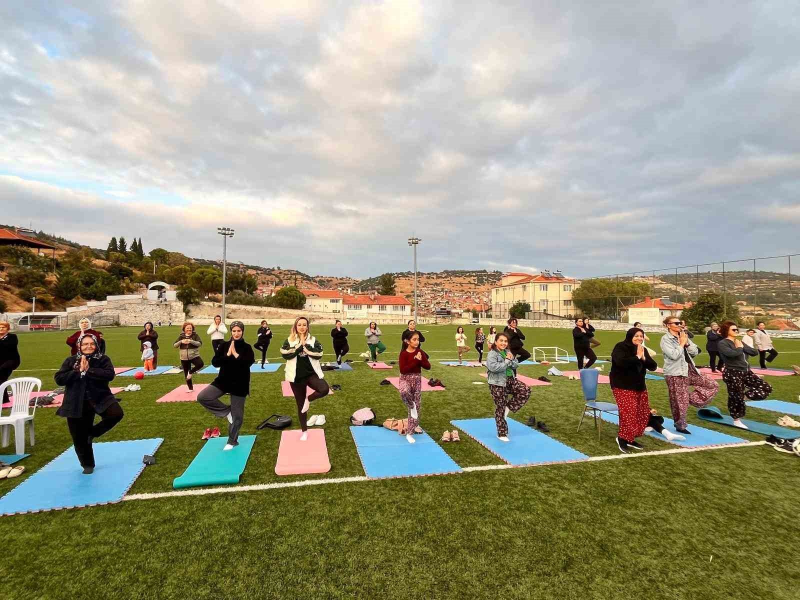 Güney’de kadınlar yoga yaptı