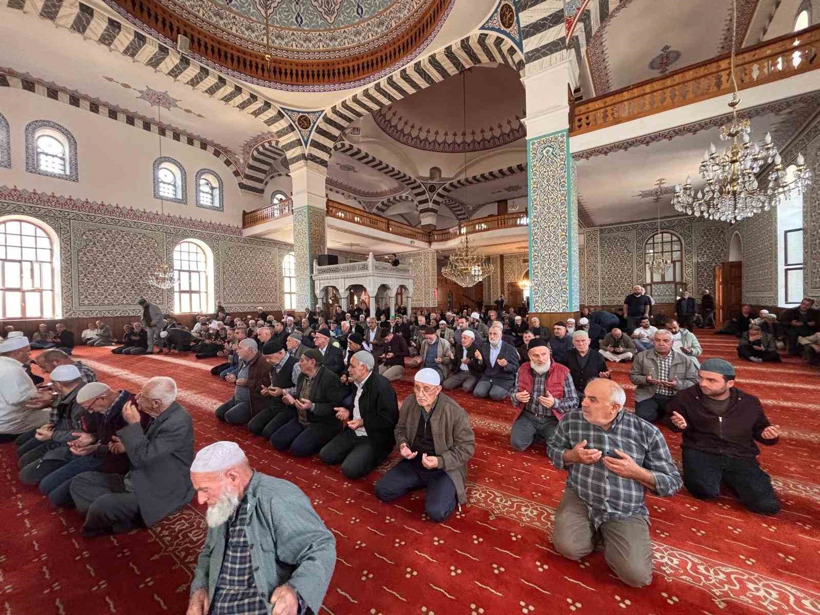 Düzce’de vefat eden din görevlileri için mevlid-i şerif okutuldu