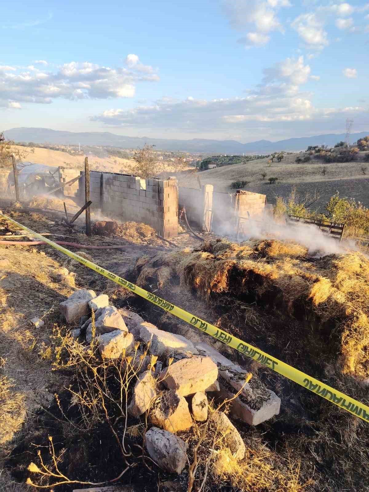 Gediz’de samanlık yangınında 1 kişi hayatını kaybetti