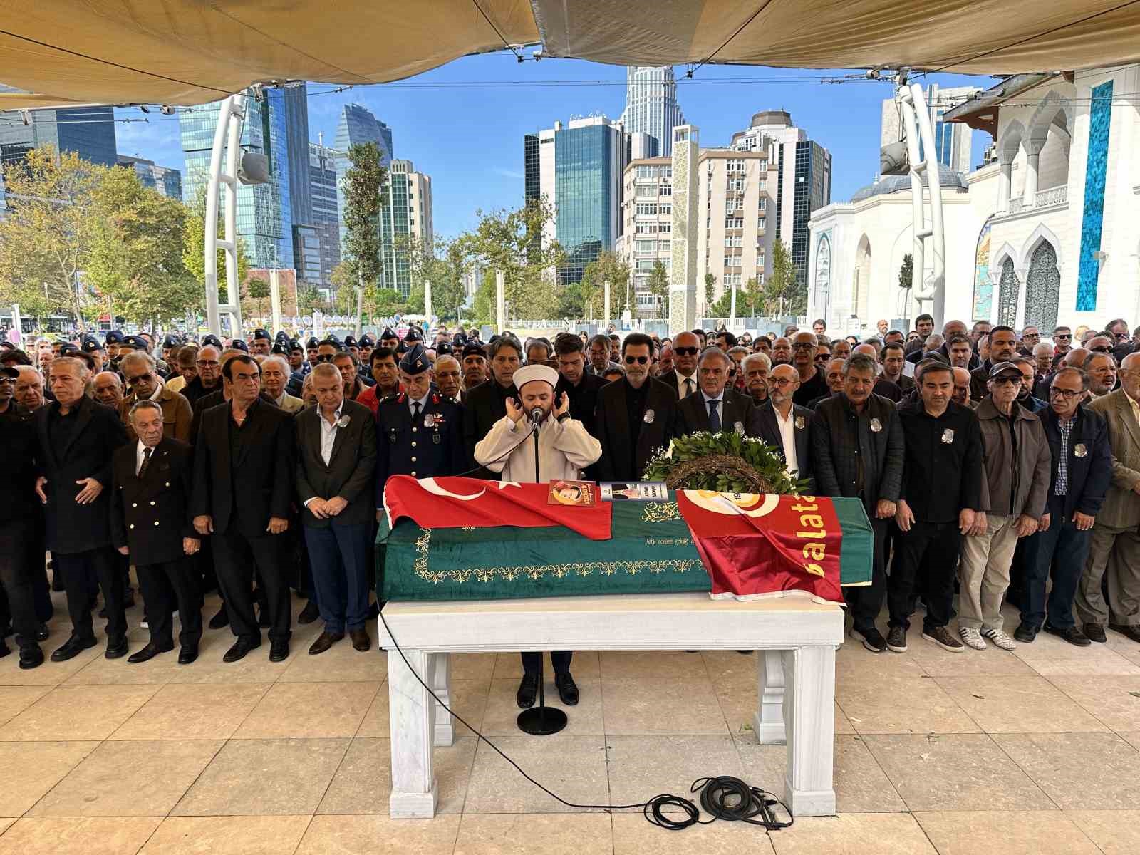 "Altın Çocuk" Göksel Arsoy son yolculuğuna uğurlandı