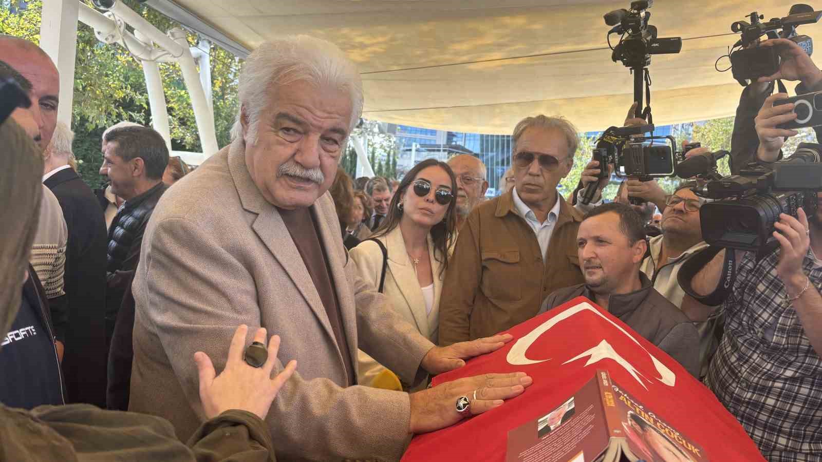 "Altın Çocuk" Göksel Arsoy son yolculuğuna uğurlandı