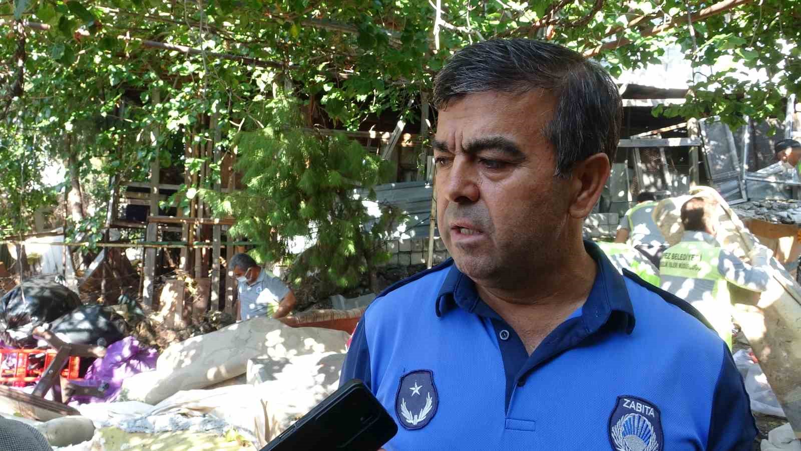Kepez’de çöp ev operasyonu, ekipler 6 kamyon atık çakırdı
