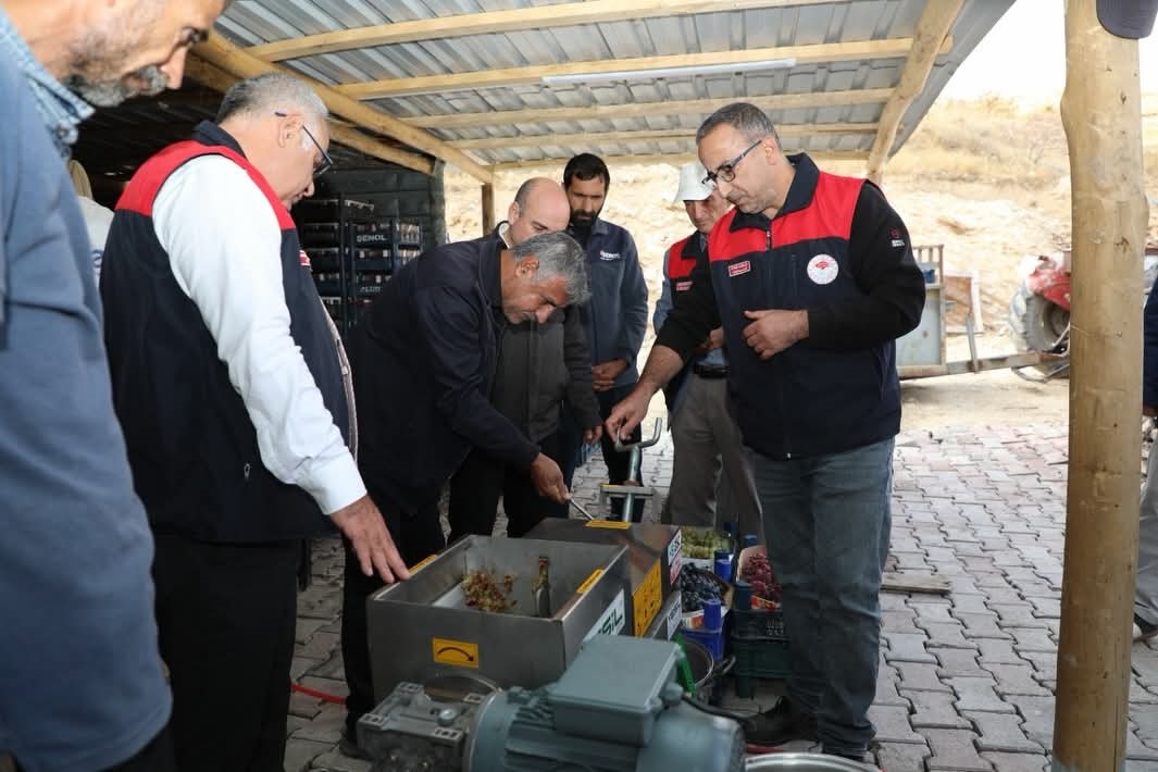Elazığlı üreticilere 990 tarım makinesi kazandırıldı