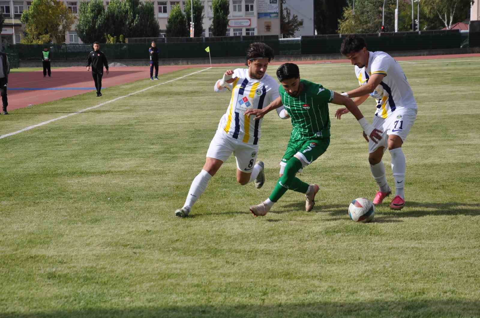 Kars 36 Spor, Fatsa Belediyespor’u tek golle geçerek tur atladı