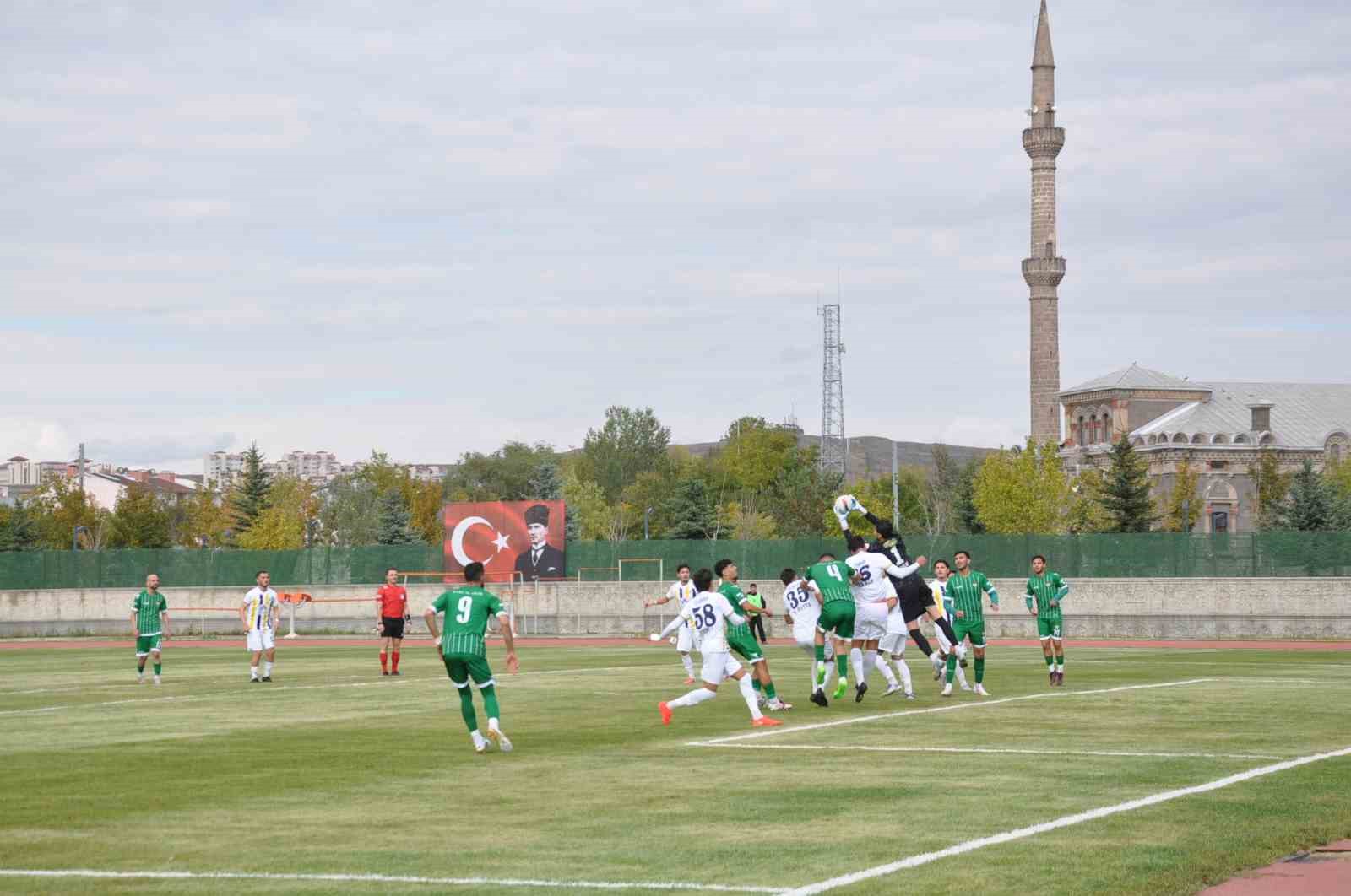 Kars 36 Spor, Fatsa Belediyespor’u tek golle geçerek tur atladı