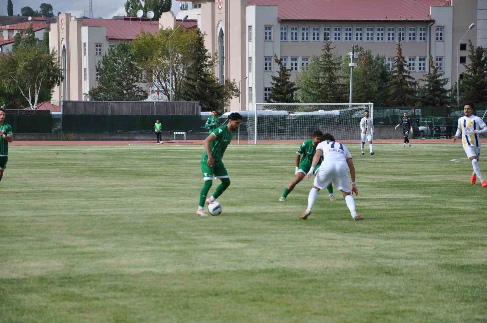 Kars 36 Spor, Fatsa Belediyespor’u tek golle geçerek tur atladı