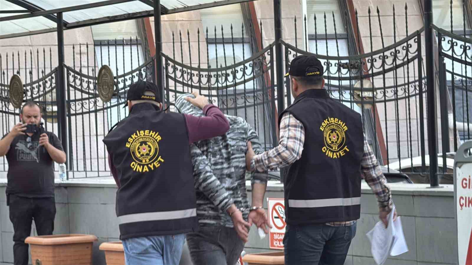 Cinayet şüphelisi adliyeye sevk edildi
