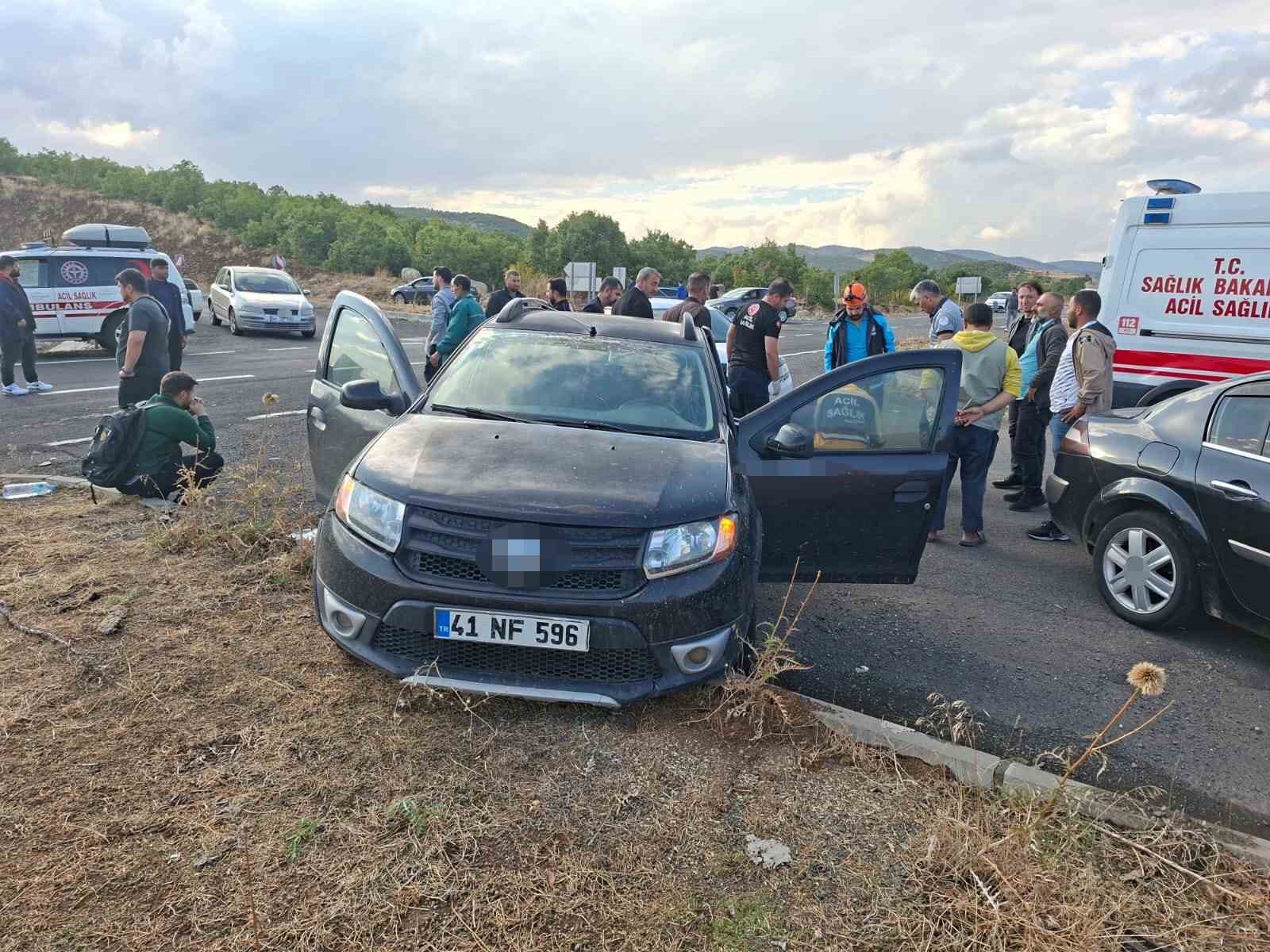 Bingöl’de iki otomobil çarpıştı: 3 yaralı