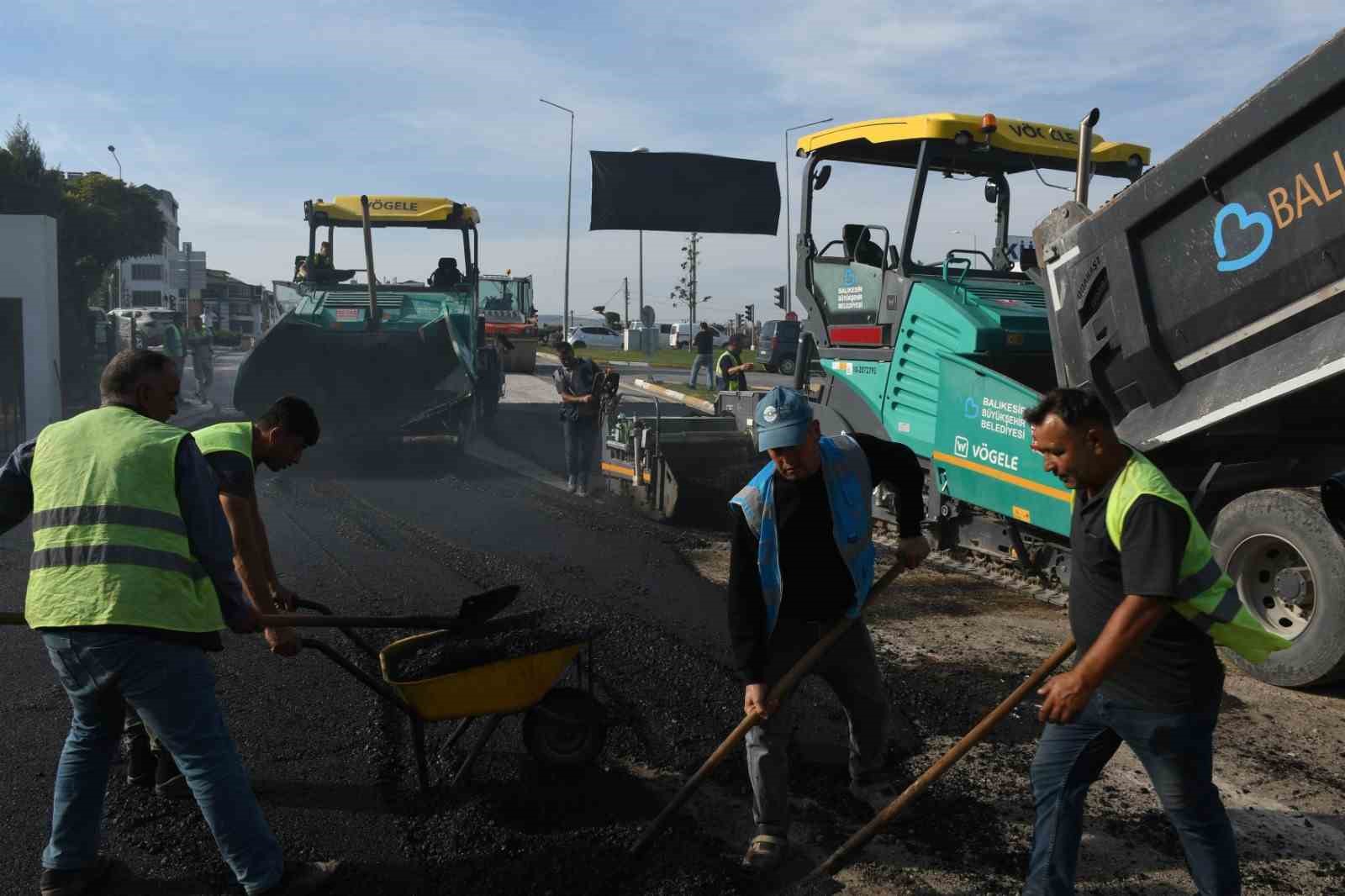 Balıkesir Büyükşehir, KÜÇÜKSAN’ın yollarını yeniledi
