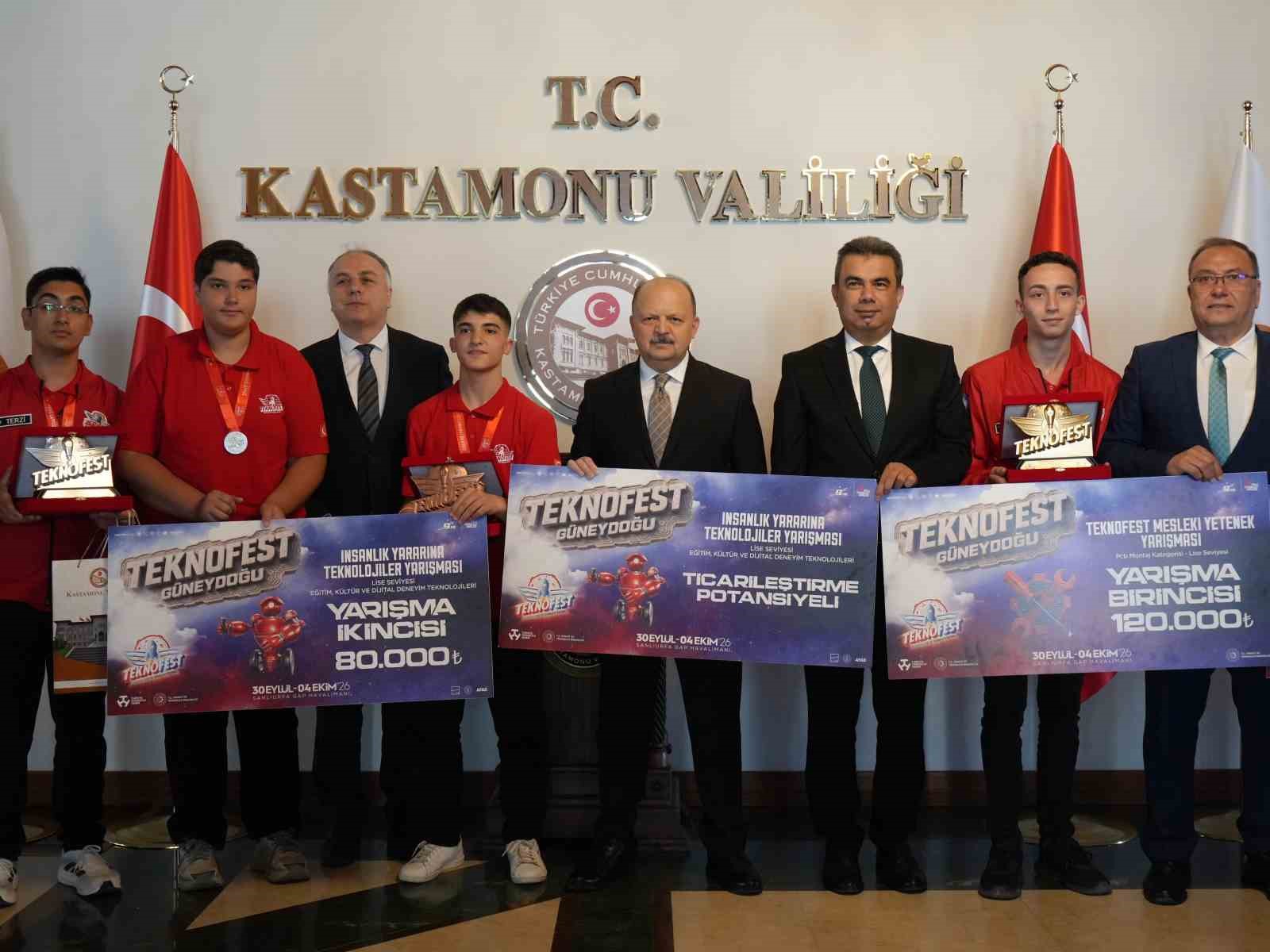 TEKNOFEST’te dereceye giren öğrenci ve öğretmenlere Vali Dallı’dan tebrik