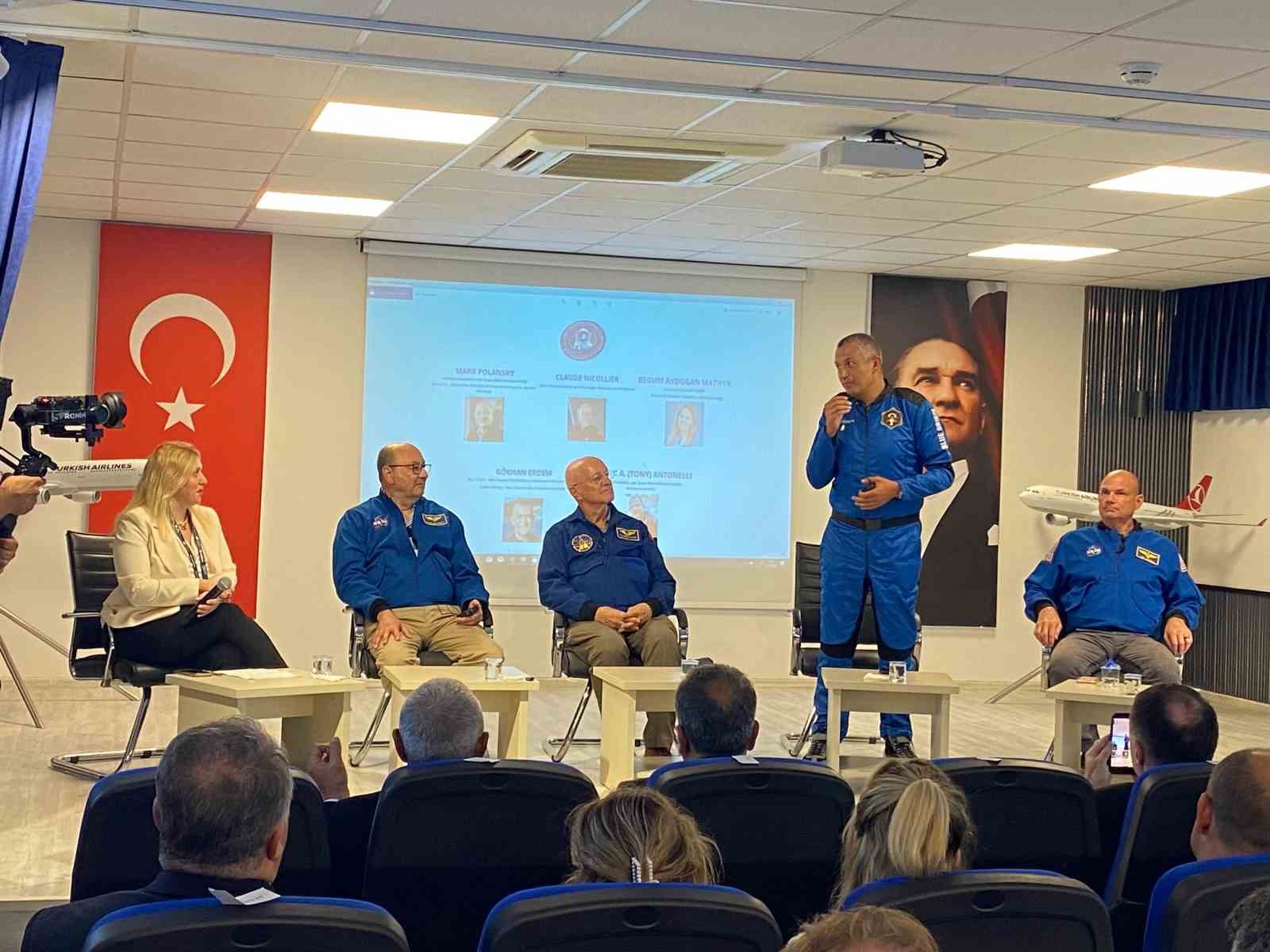 Dört astronot Aksu’daki uçak okulunda öğrencilerle bir araya geldi