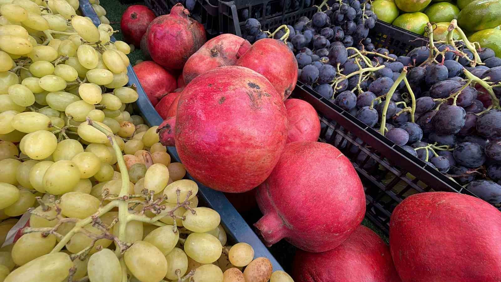 Bolu’da kışın habercisi meyveler tezgahlarda yerini aldı