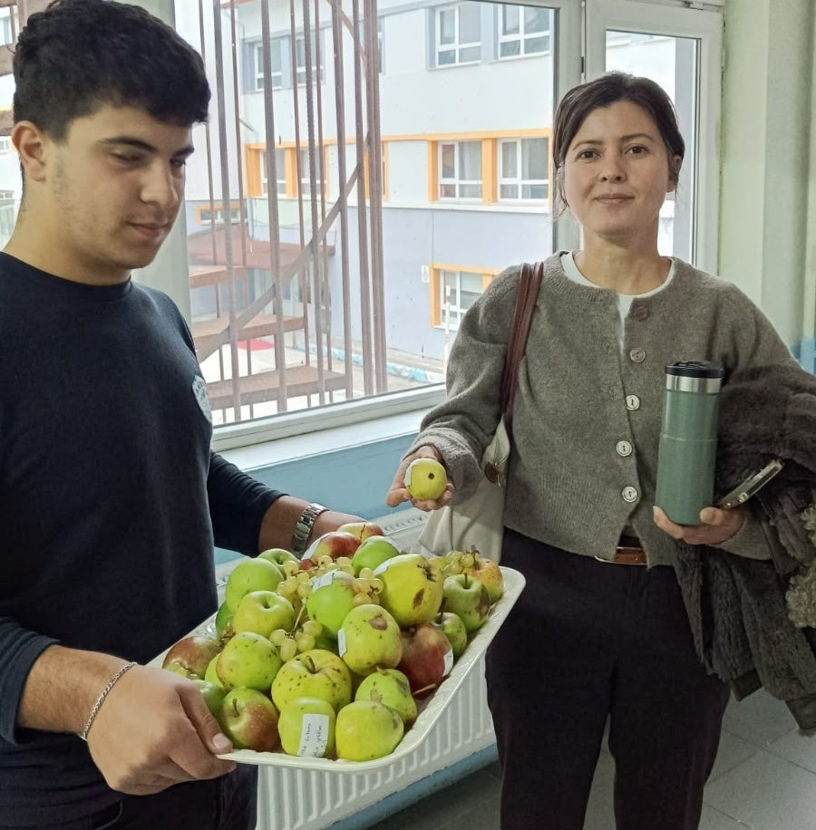 Öğrencilerden öğretmenlerine "sağlıklı nefes" ikramı
