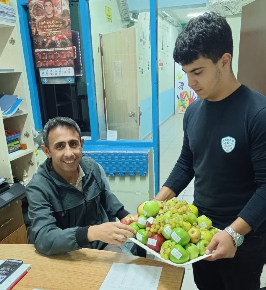 Öğrencilerden öğretmenlerine "sağlıklı nefes" ikramı