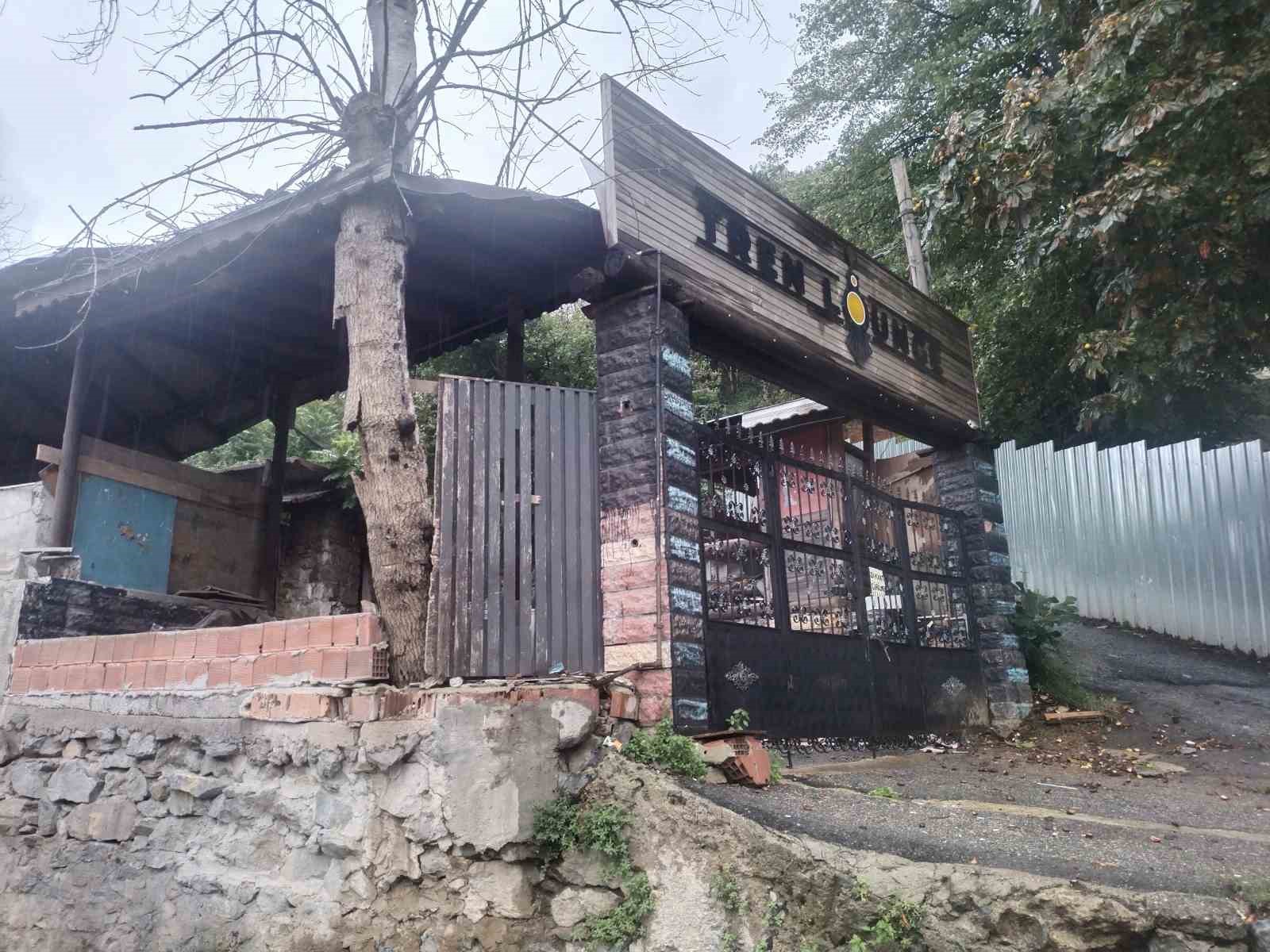 Beykoz’da riskli alan ilan edilen ve boşaltılan dükkanın sahibinden müteahhit firmaya tepki