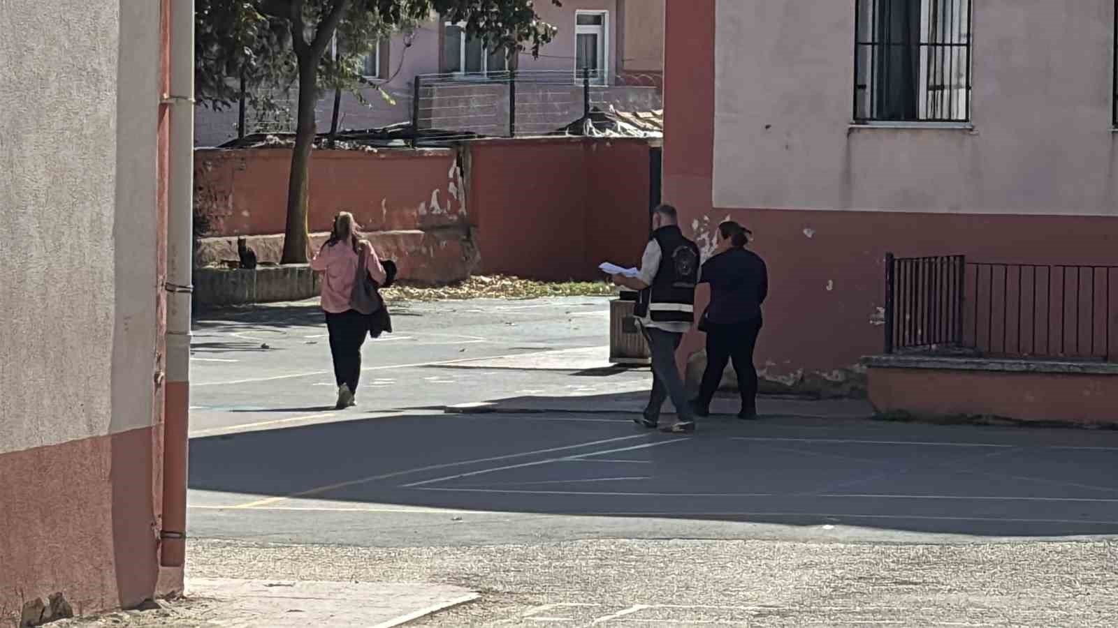 Okula silah getiren öğrenci yakalandı
