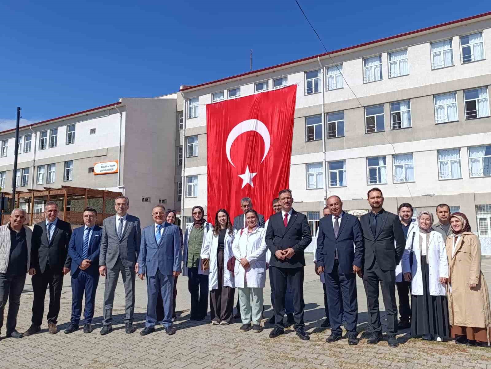 Gördes’in güneşi okula enerji vermeye başladı