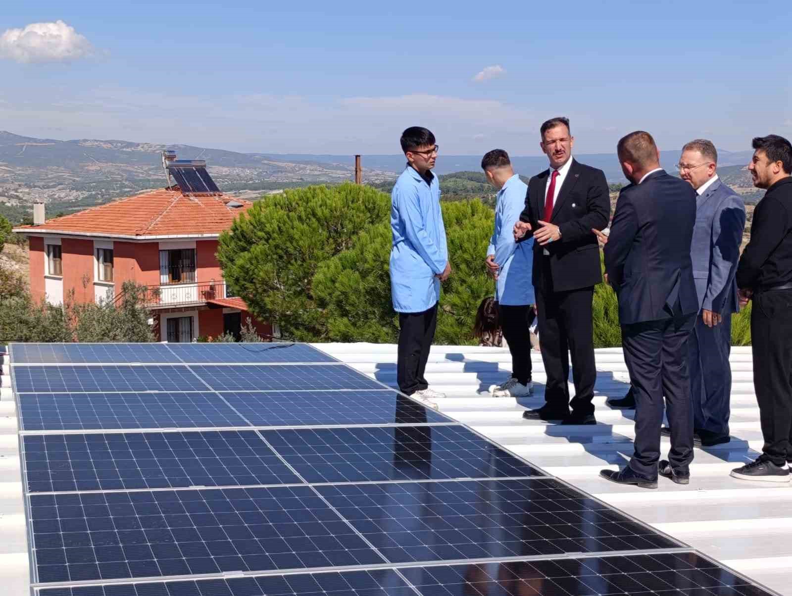 Gördes’in güneşi okula enerji vermeye başladı