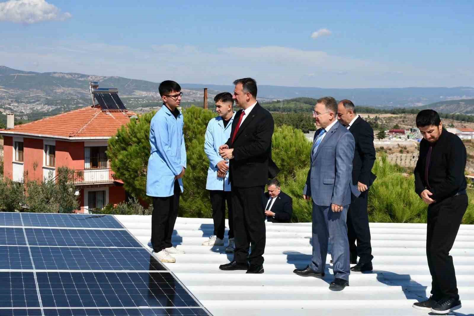Gördes’in güneşi okula enerji vermeye başladı