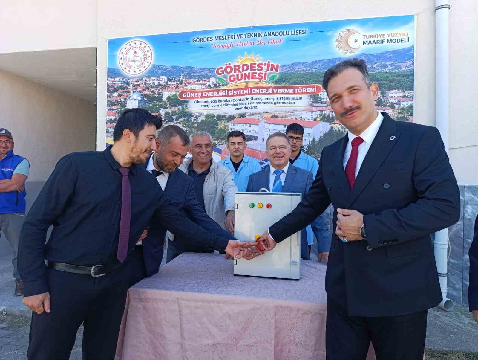 Gördes’in güneşi okula enerji vermeye başladı