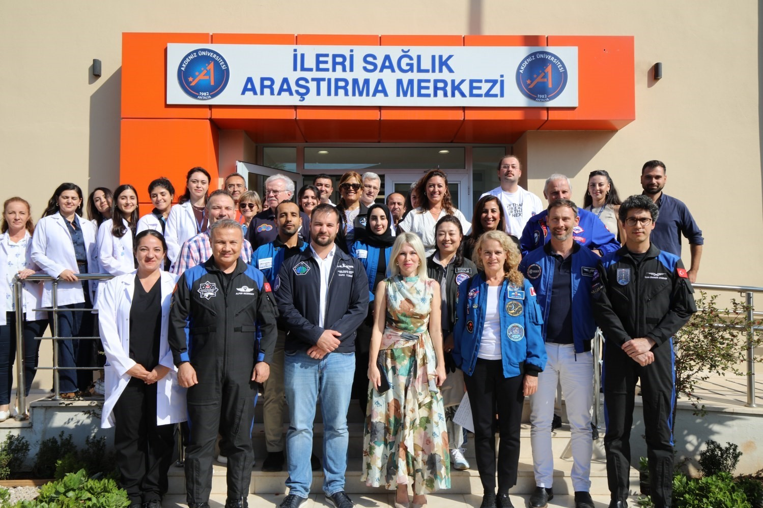11 astronot Akdeniz Üniversitesi’nde çocuklar ve gençlerle buluştu