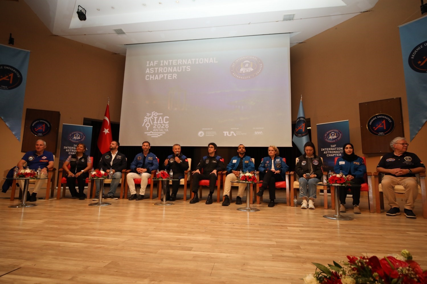 11 astronot Akdeniz Üniversitesi’nde çocuklar ve gençlerle buluştu
