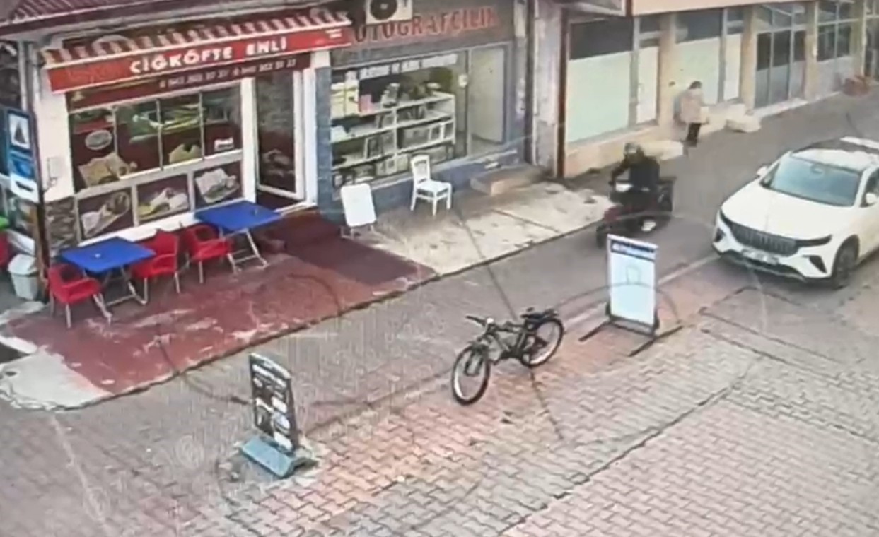 Polisin ‘dur’ ihtarına uymayan ehliyetsiz motosiklet sürücüsüne 410 bin lira ceza
