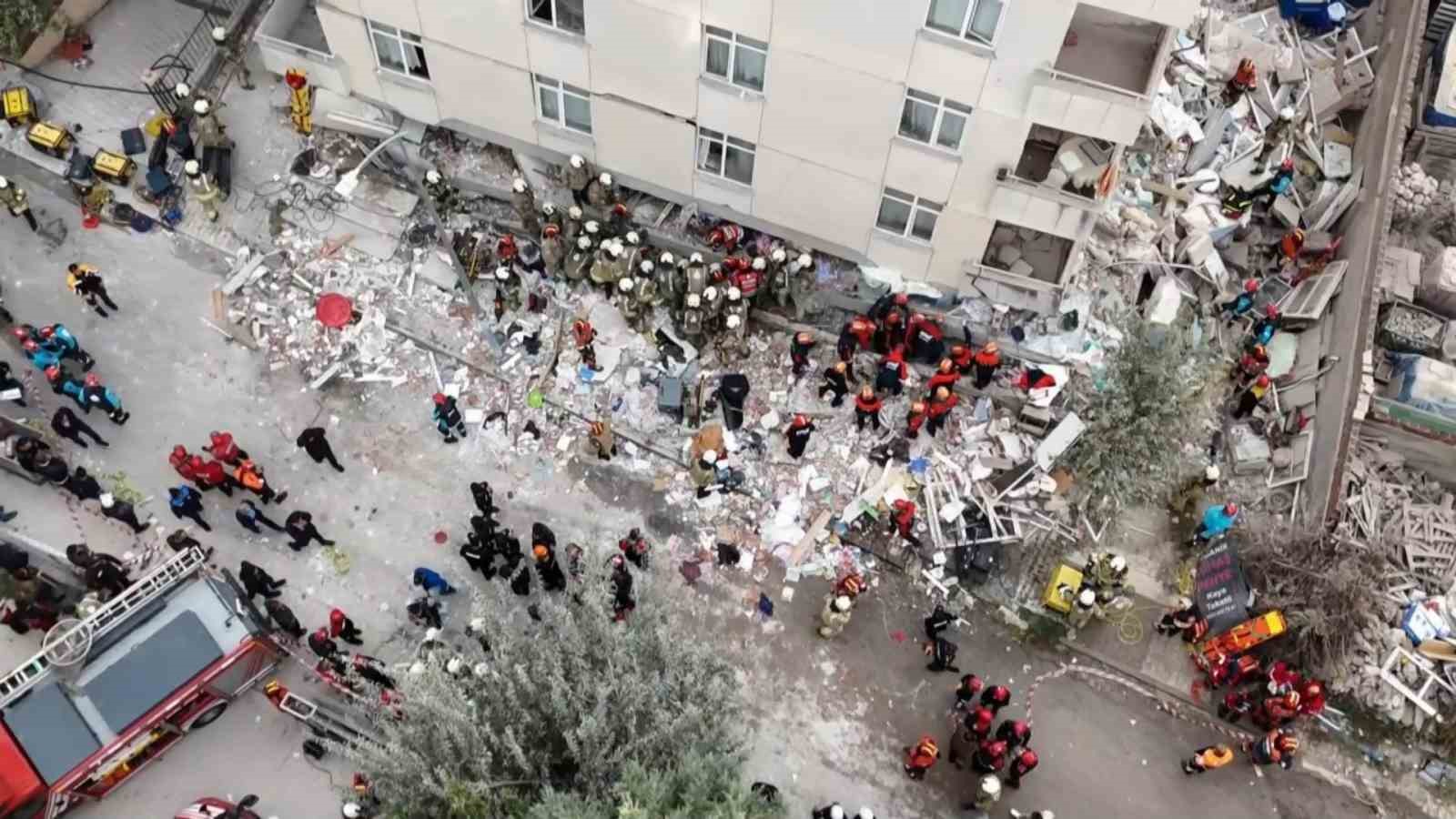 Maltepe’de çöken 7 katlı binadan 5 kişi çıkarıldı: Arama kurtarma çalışmaları devam ediyor