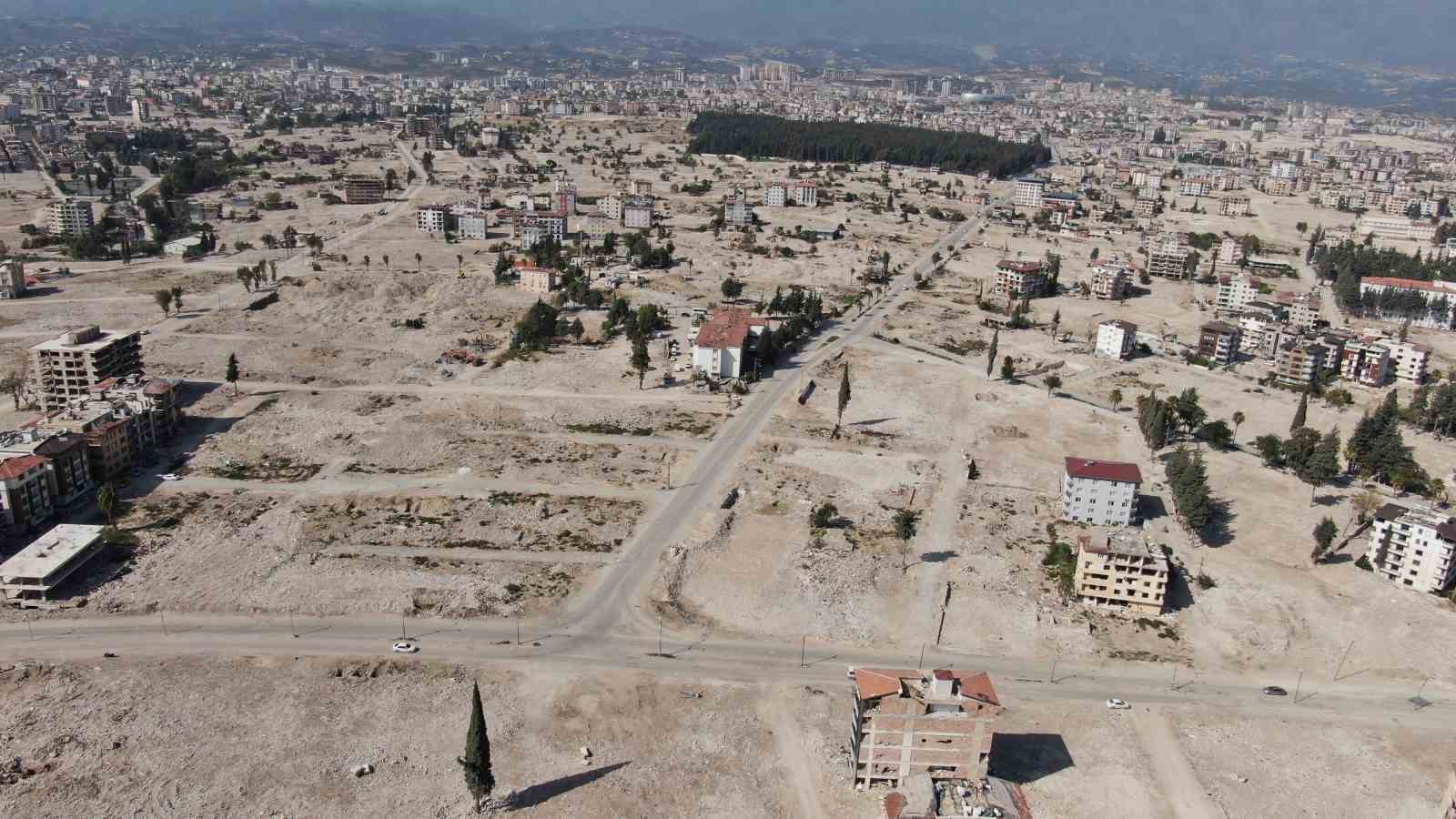 Depremin ardından çorak araziye dönen bölge depremzede vatandaşlara yuva oldu