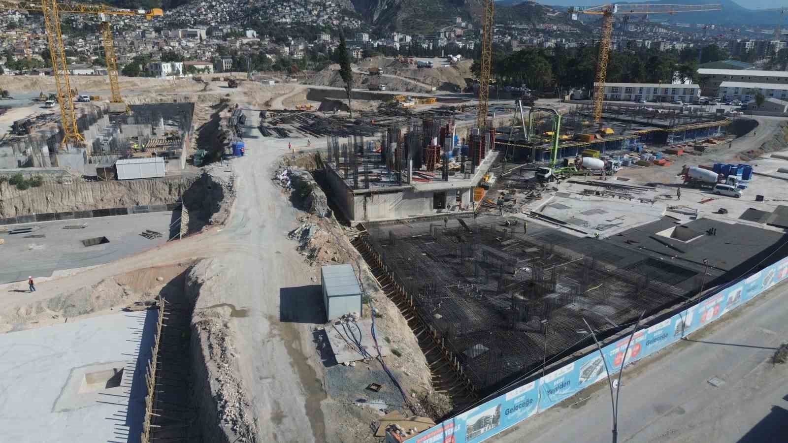 Depremin ardından çorak araziye dönen bölge depremzede vatandaşlara yuva oldu