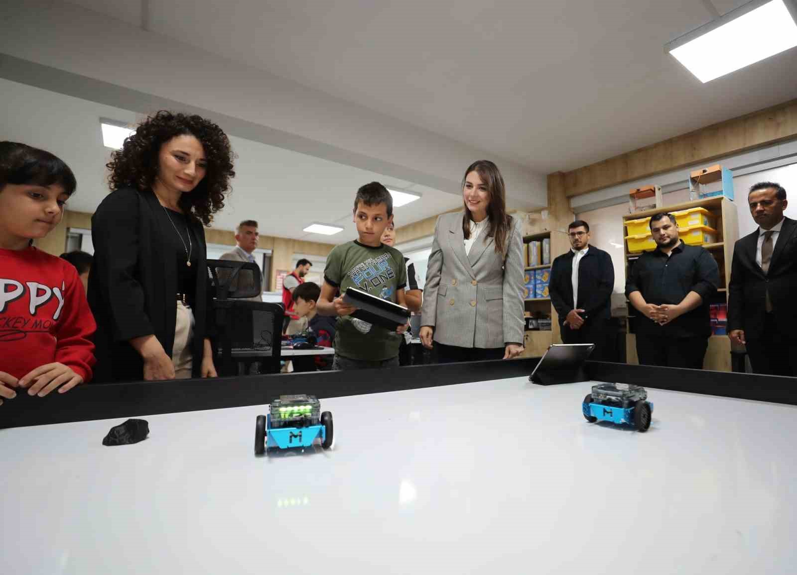 Hatay’da çocuklara robotik kodlama ve tasarım eğitimi verildi