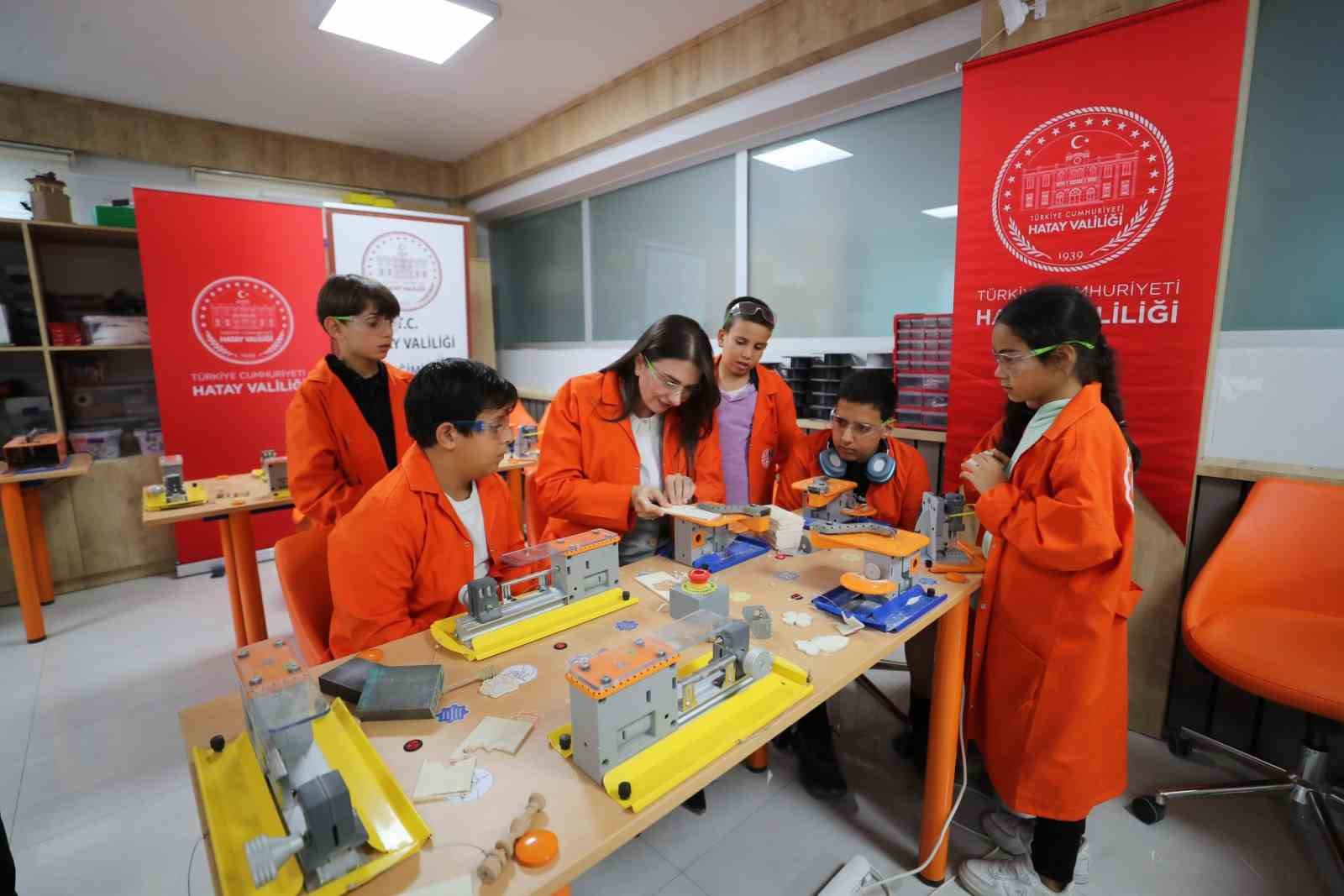 Hatay’da çocuklara robotik kodlama ve tasarım eğitimi verildi