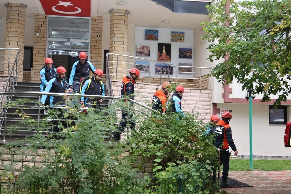 Bayburt’ta sağlık ekiplerinden deprem tatbikatı
