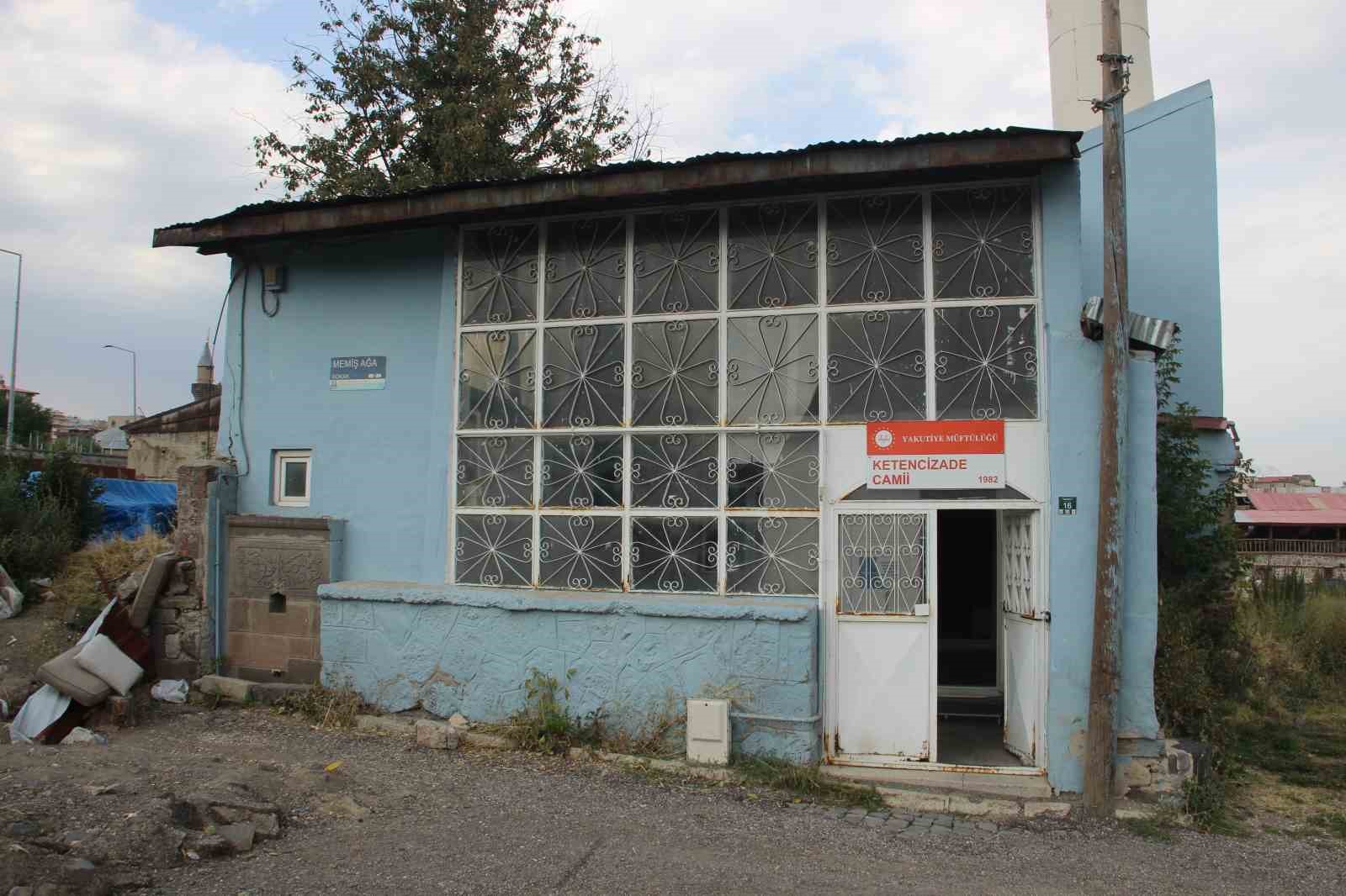 Evden bozma cami, kentsel dönüşümün ortasında zamana direniyor