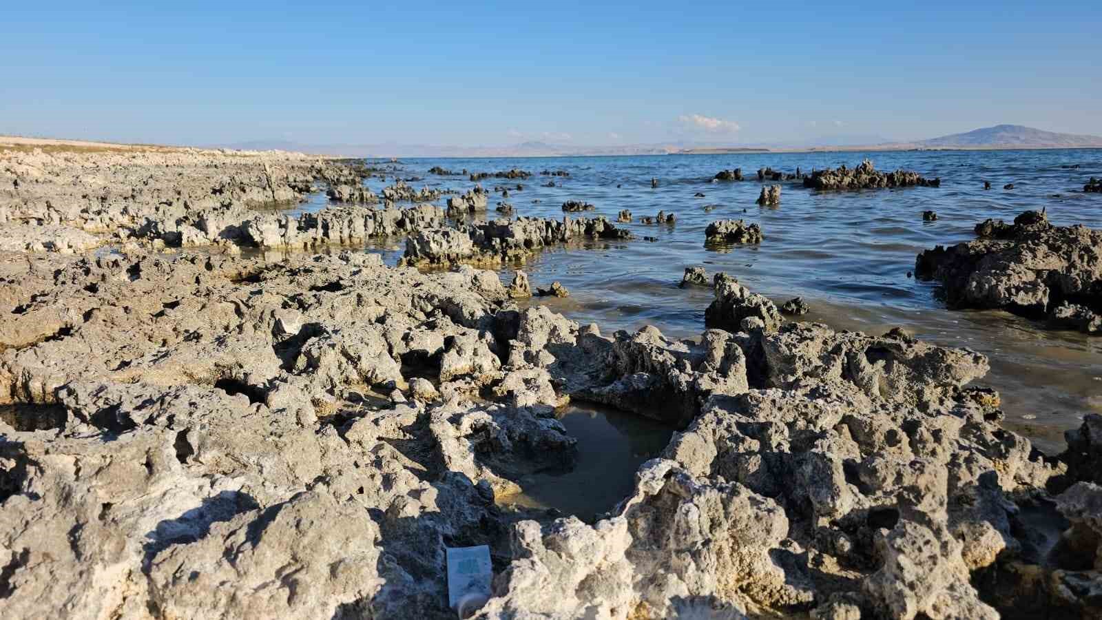 Yağışlara rağmen Van Gölü su kaybetmeye devam ediyor