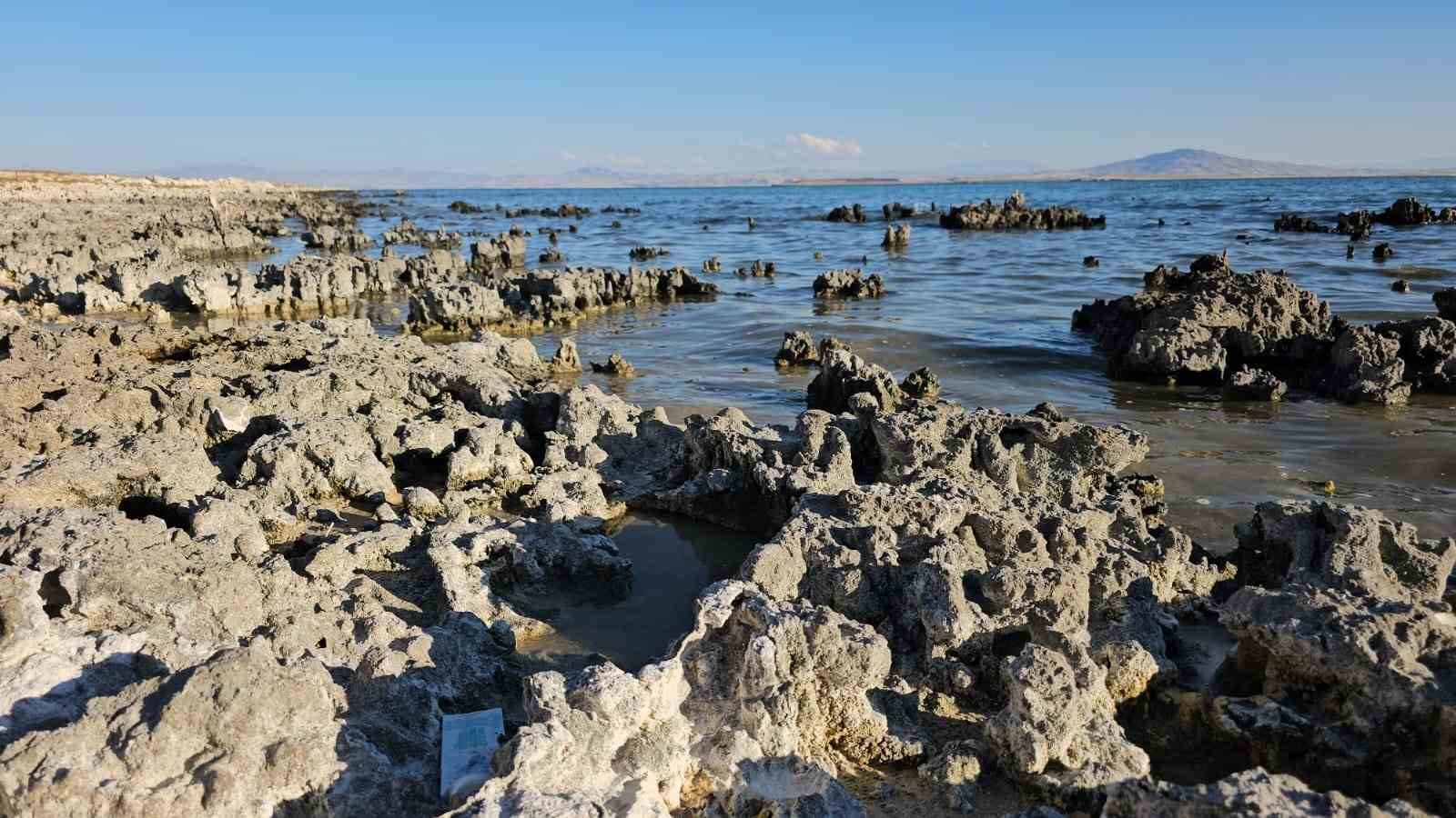 Yağışlara rağmen Van Gölü su kaybetmeye devam ediyor