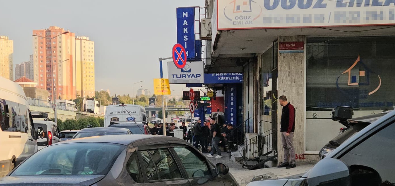 Müzikholde silahlı çatışma: 1’i polis 2 kişi hayatını kaybetti, 2 kişi yaralandı