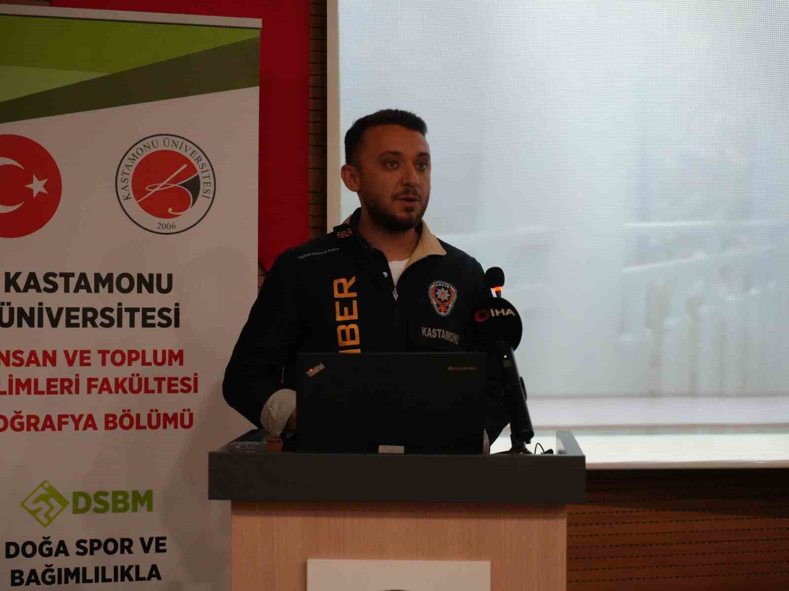 Üniversite öğrencilerine dijital dünyanın tehlikeleri anlatıldı