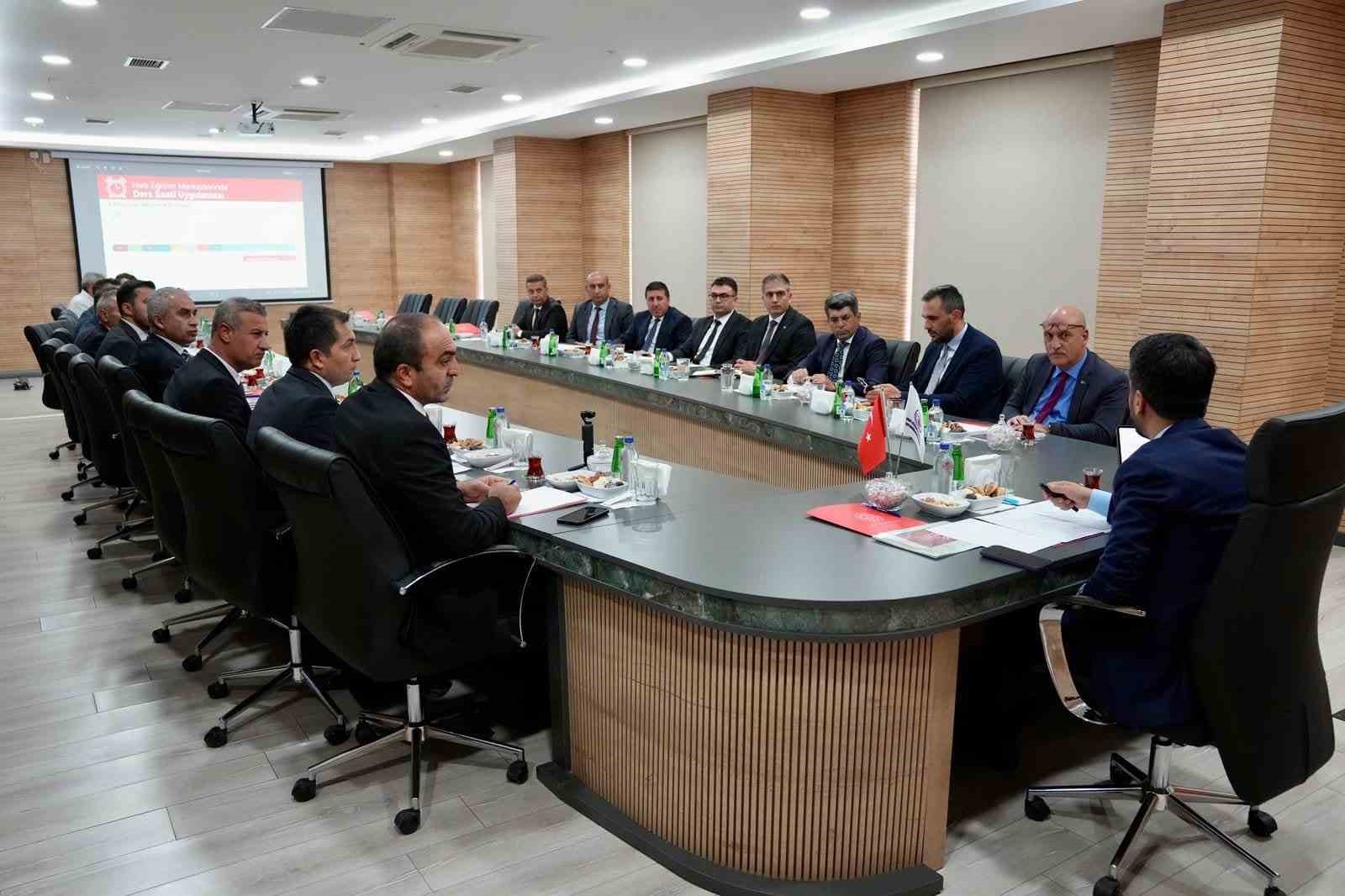 MEB Hayat Boyu Öğrenme Genel Müdürü, Şırnak’ta hayat boyu öğrenme faaliyetlerini inceledi