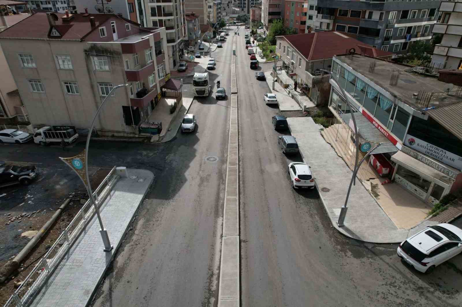 Çayırova’da 170 milyon liralık yatırımla Uğur Mumcu Caddesi yenilendi